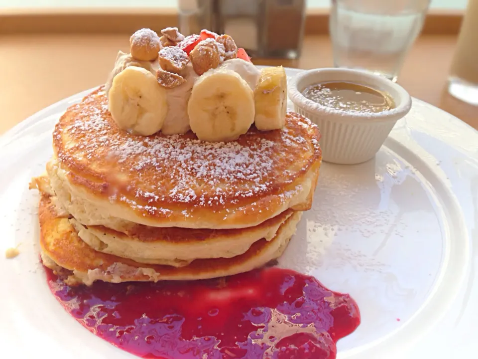 Pancakes w/ Strawberry, Banana and Macchiato Cream|chan mitsuさん