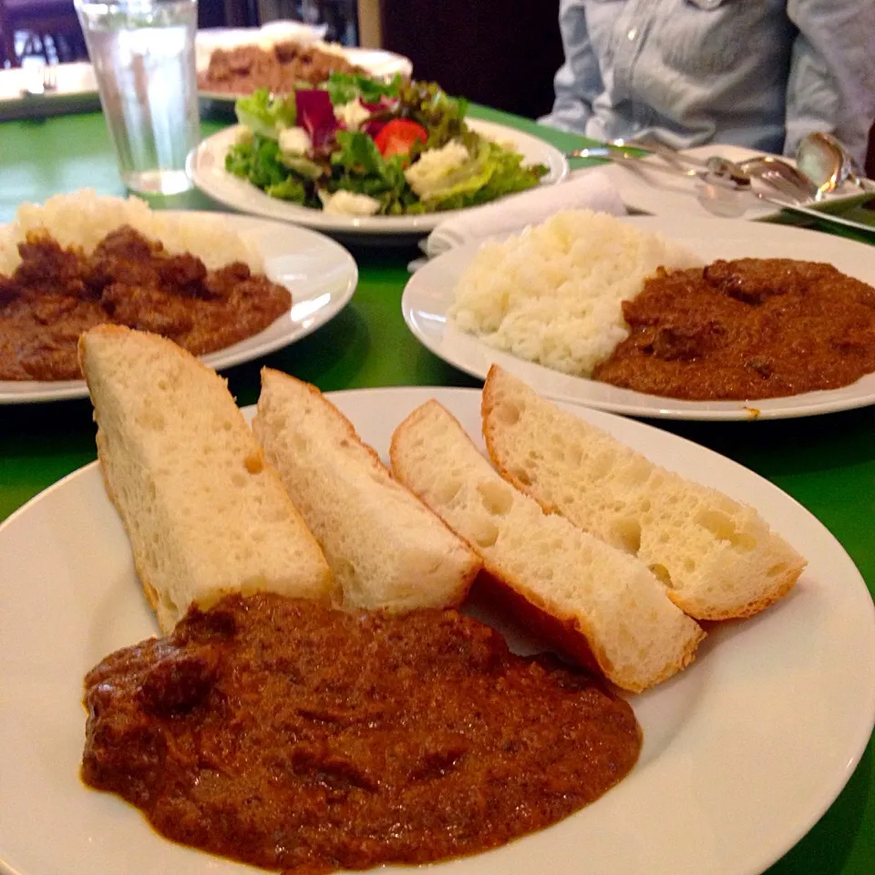 Chef 中川浩行の料理 、賄いの牛スジカレーの出来上がり、僕はパンですが…|Chef 中川浩行さん