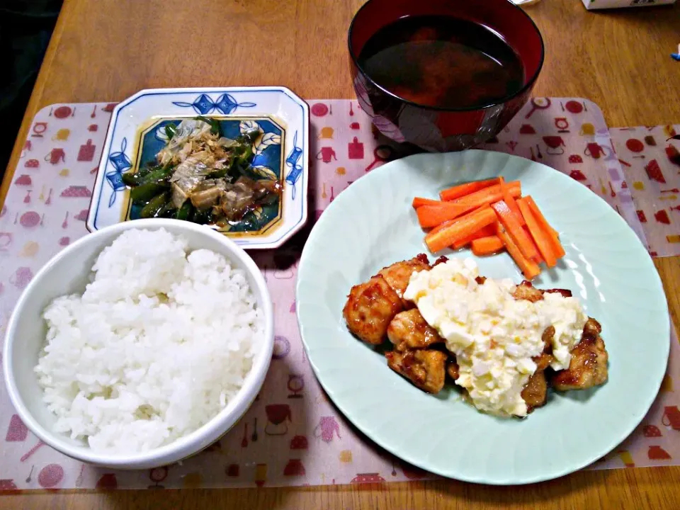 10月15日 鶏南蛮のタルタルがけ  にんじんのピクルス ピーマンの煮浸し じゃがいものお味噌汁|いもこ。さん