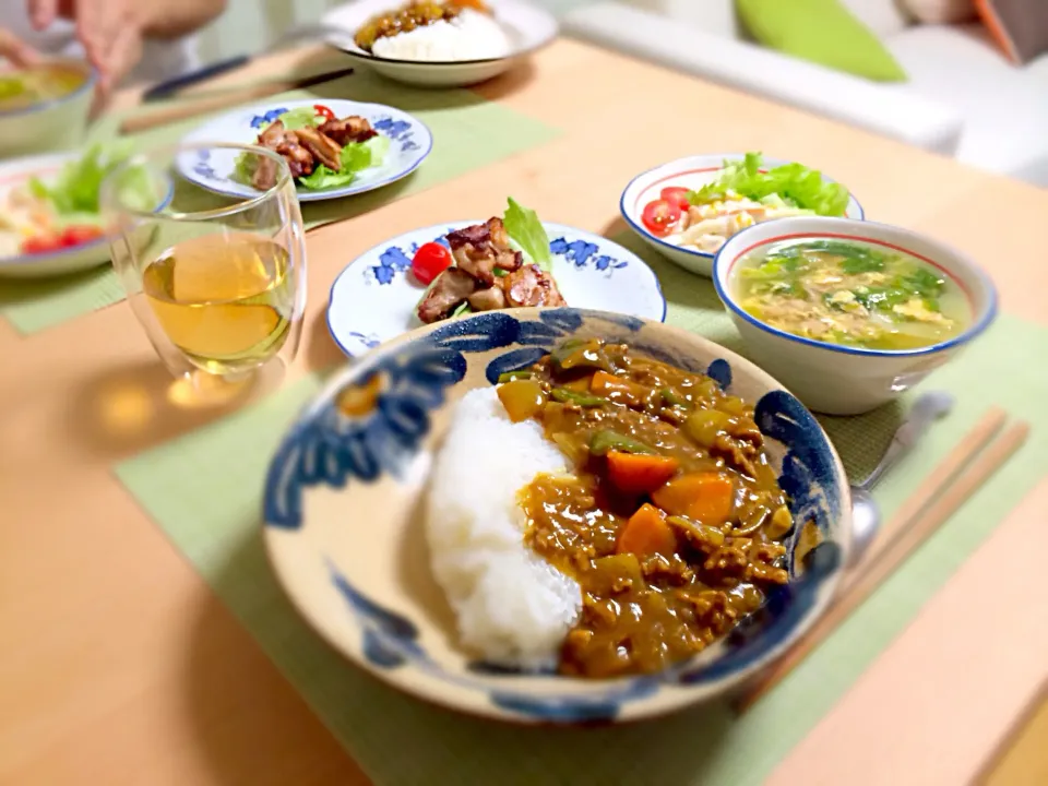 ひき肉の野菜カレー、ツナとレタスとふんわりたまごスープ、チキンソテー、マカロニサラダ|ひろみさん