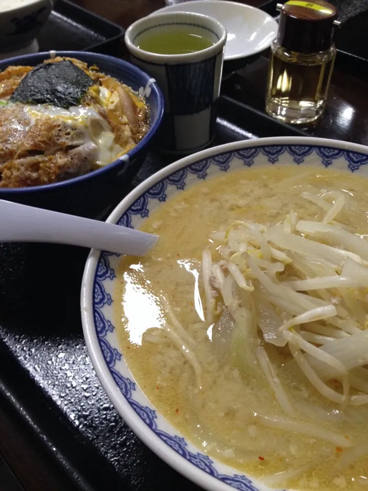 味噌ラーメン（半玉）＋かつ丼|izumizakiさん