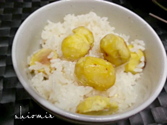 栗ご飯！
さつまいもご飯のが好きだけど たまには 栗ご飯も美味しいです。|シオミン shiominさん