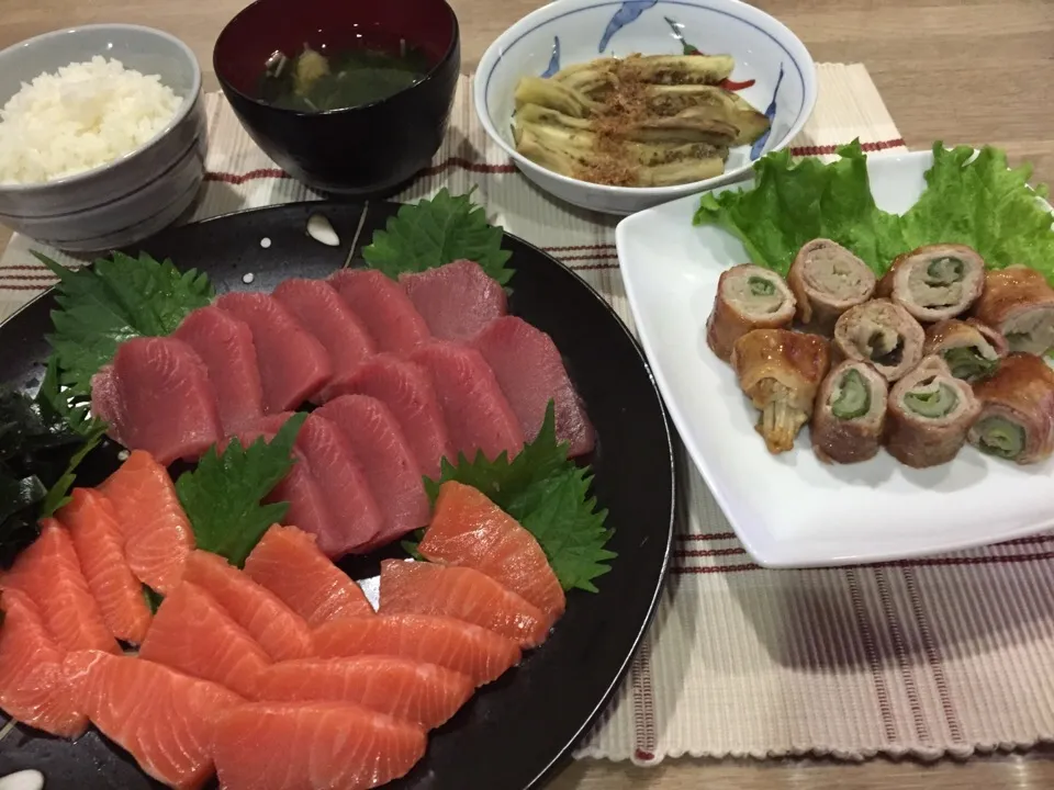 マグロとサーモン刺身・えのきネギ豚肉巻き照り焼き・焼き茄子・水菜えのきすまし汁|まーままさん