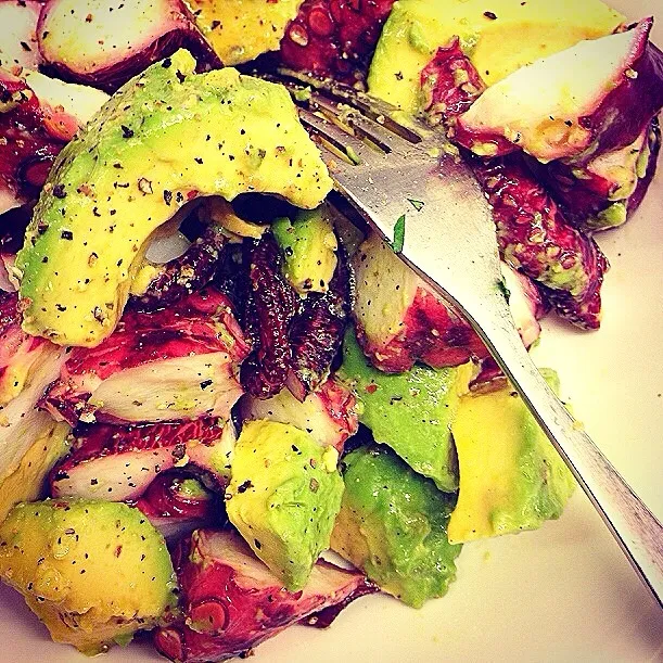 Snapdishの料理写真:Marinated octopus and avocado salad タコとアボカドのマリネサラダ|Yuka Nakataさん