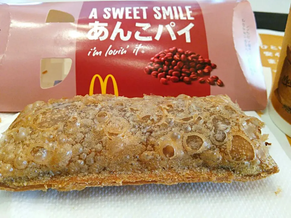 Snapdishの料理写真:仕事前のリラックスタイムはマックの新商品あんこパイで(^_^)/~~|quitaさん