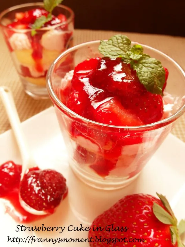 Snapdishの料理写真:Strawberry cake in glass|Frannyさん