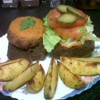 Snapdishの料理写真:Super hamburguesa 100% vegetal!!! Está hecha de lentejas, champiñones, ajo, cebolla, perejil, pan rayado y especias.|nuria wassabiさん