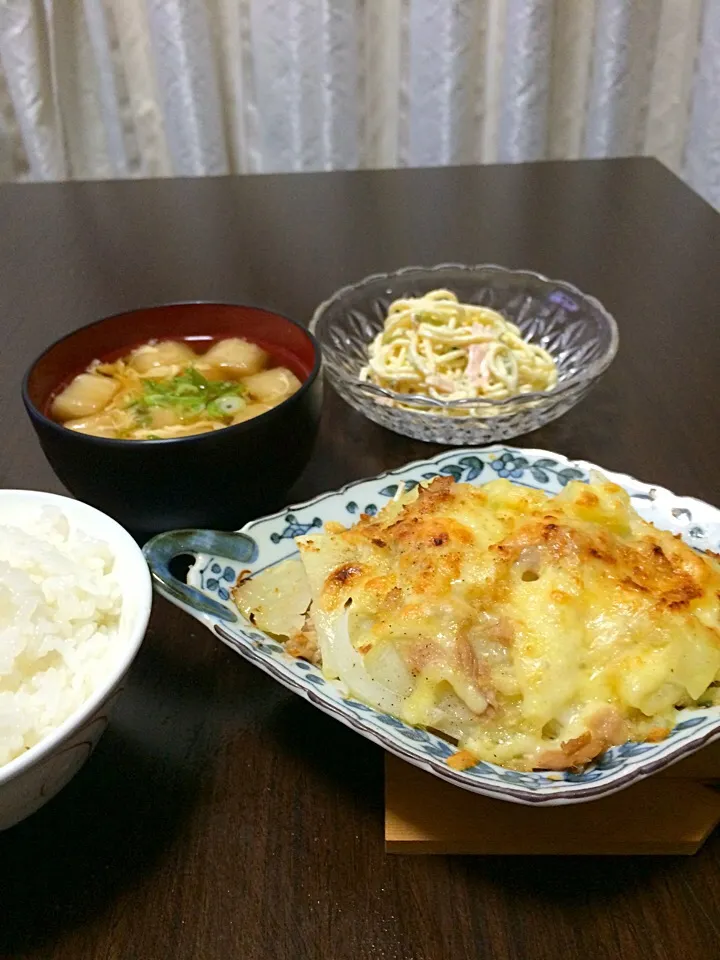 じゃがいもとツナのグラタン、スパゲッティサラダ、お麩とたまごのお味噌汁|Yukoさん