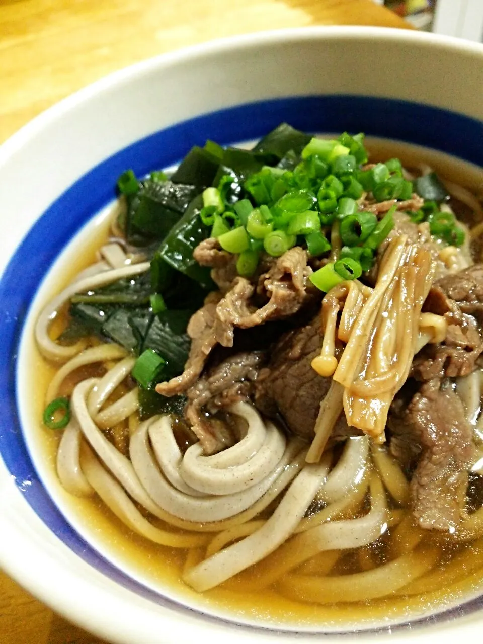 うどんシリーズ～牛肉と生わかめのお蕎麦～うどんじゃないけどｗ|徳之島トトロンヌさん