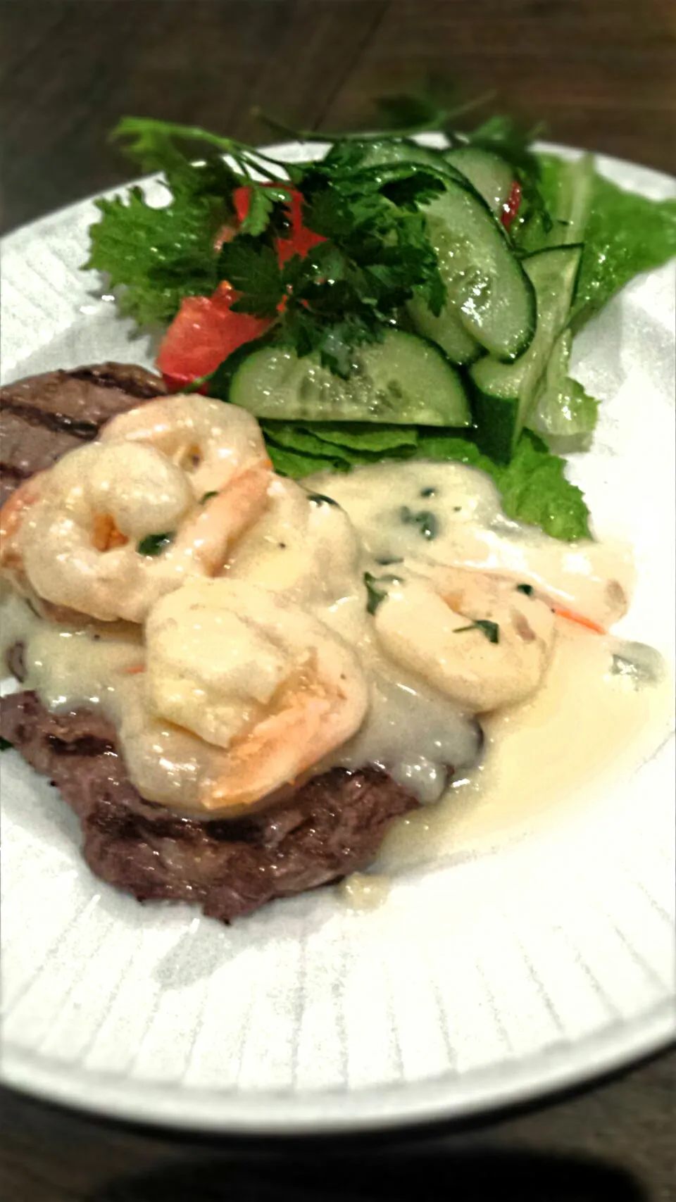 steak with garlic prawn sauce.  All salad from my garden ♡♡♡|woodfiredさん