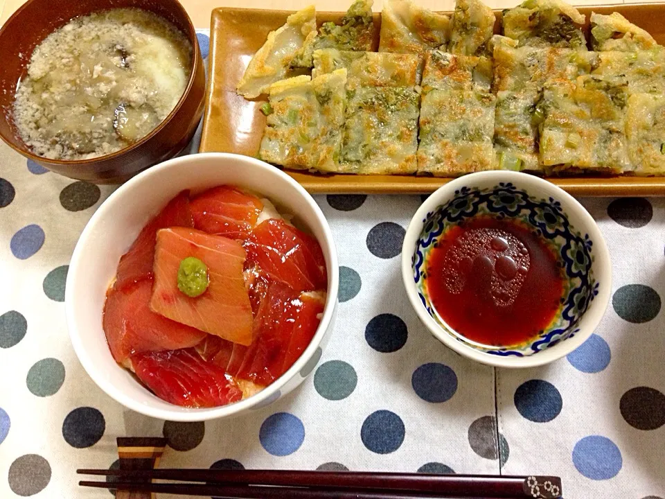 Snapdishの料理写真:とろろとマグロの漬け丼、大根葉のチヂミ|林愛さん