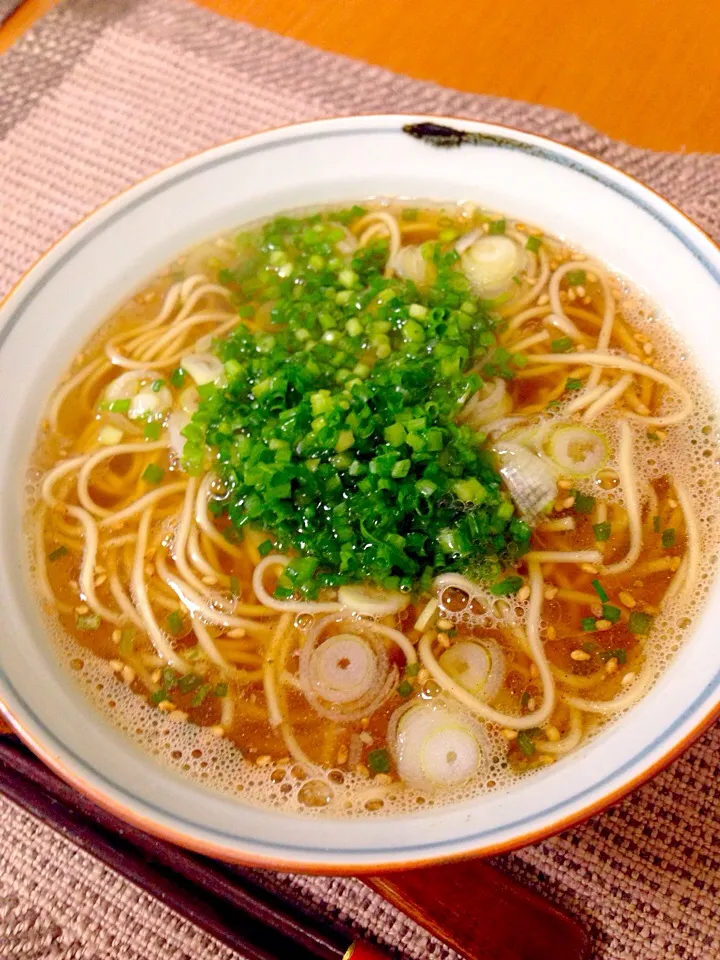 具は白ネギと万能ネギのみ さっぱりアゴ＆煮干しダシラーメン🍜|デミさん