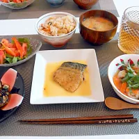 Snapdishの料理写真:鯖の味噌煮
里芋饅頭あんかけ
炊き込みご飯|ikurinさん