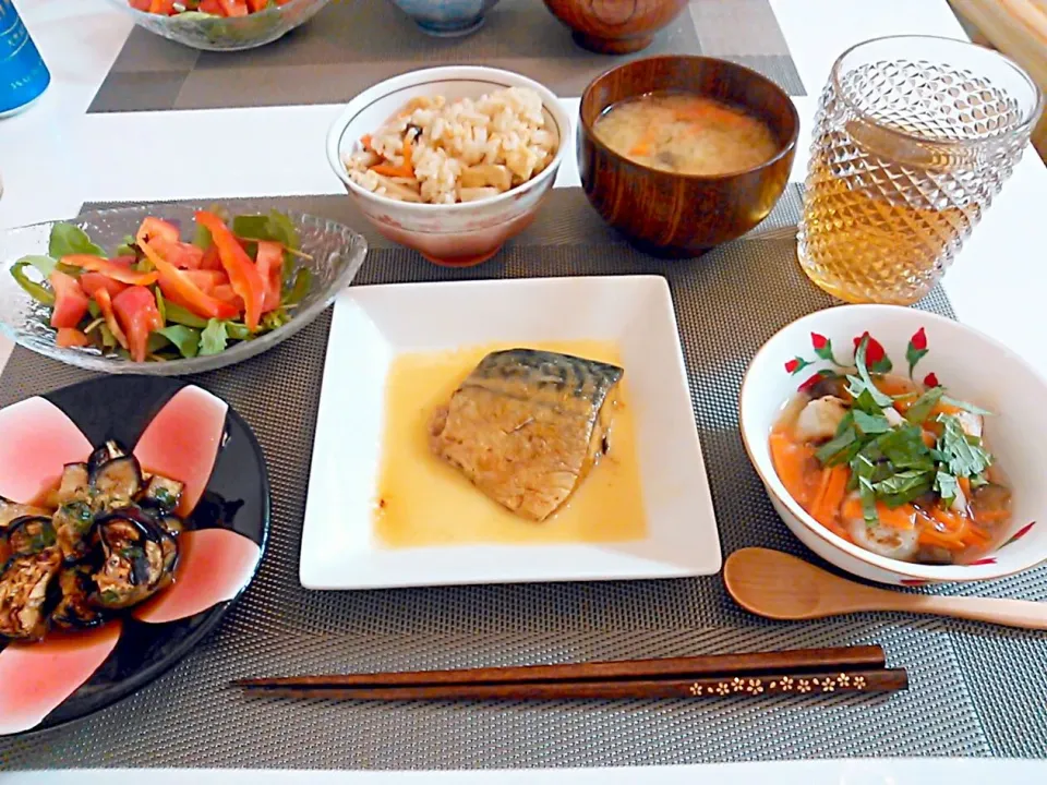 Snapdishの料理写真:鯖の味噌煮
里芋饅頭あんかけ
炊き込みご飯|ikurinさん