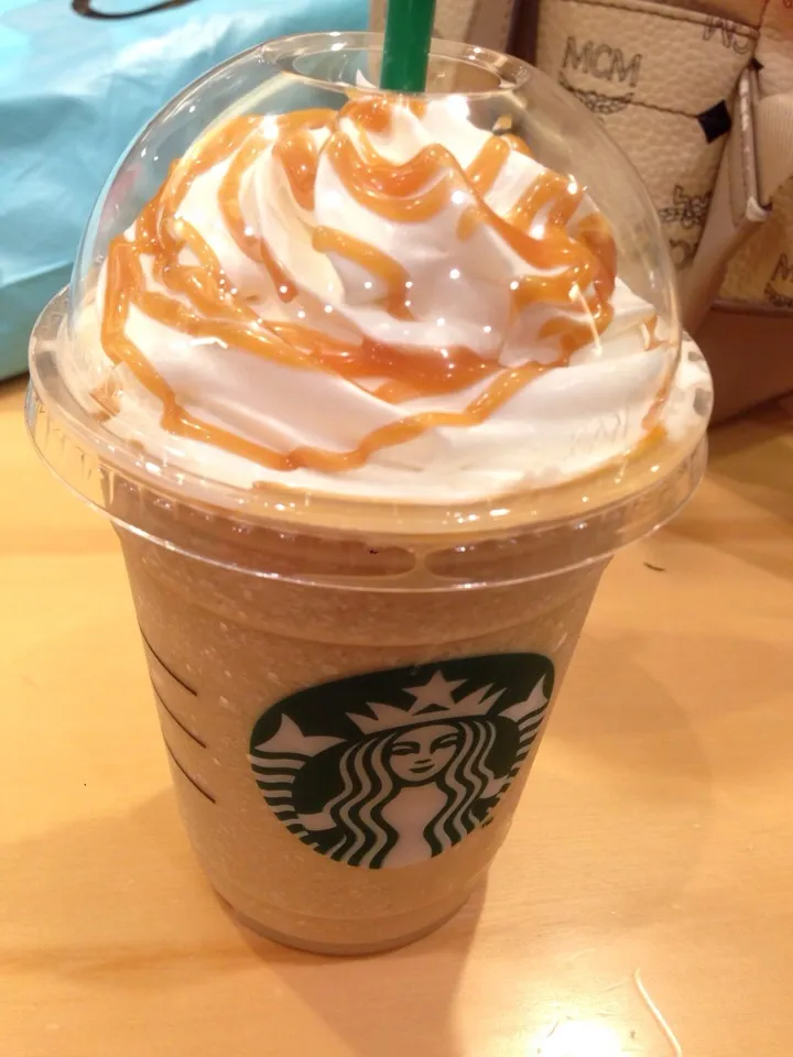 キャラメルフラペチーノ💕フラペチーノ頼む時はいつもホイップ多め|おぎしょーさん