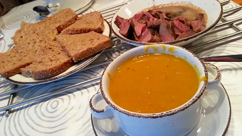 Pumpkin - seleric soup with roasted deer.|Hans Stavleuさん