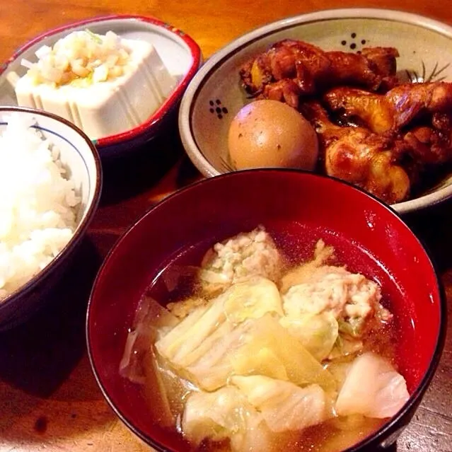 鳥と卵のこってり煮。鳥団子と白菜のすまし汁。豆腐のごま油がけ。|Reina Reinaさん