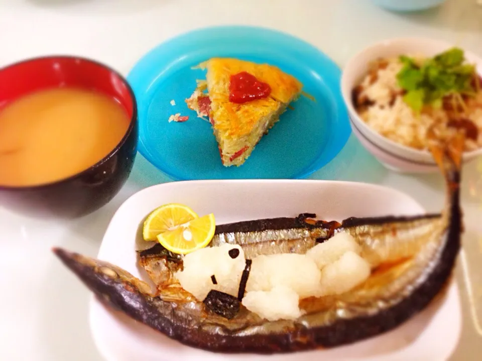 Snapdishの料理写真:秋刀魚に寝そべるスヌーピー全体像( •ॢ◡-ॢ)-♡|愛華さん