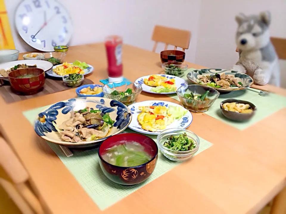 Snapdishの料理写真:豚とナスとピーマンの甜麺醤炒め、スペイン風オムレツ、キュウリと塩昆布和え、レタススープ、オクラの揚げ浸し、竹輪とじゃがの煮物|ひろみさん