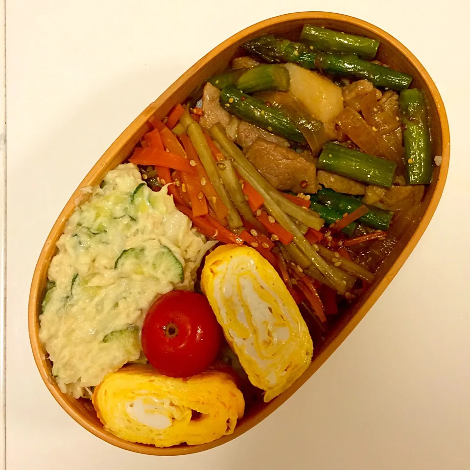 Snapdishの料理写真:今日のお弁当！豚肉とアスパラの醤油バター粒マスタード炒め、きんぴらごぼう、ポテトサラダ、卵焼きd(ﾟεﾟ*)|mamigoさん