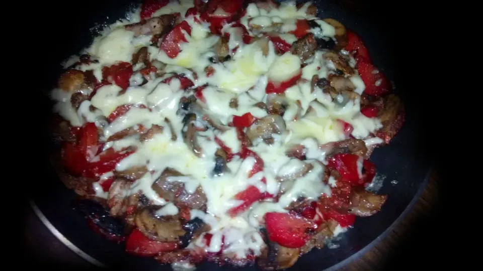 Snapdishの料理写真:champiñón, salchicha y carne asada al carbón, chorizo y queso gouda!!!|Javier Rdz.さん