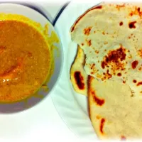 Snapdishの料理写真:Naan bread & chicken curry.|Michelle Hermoso Venturaさん