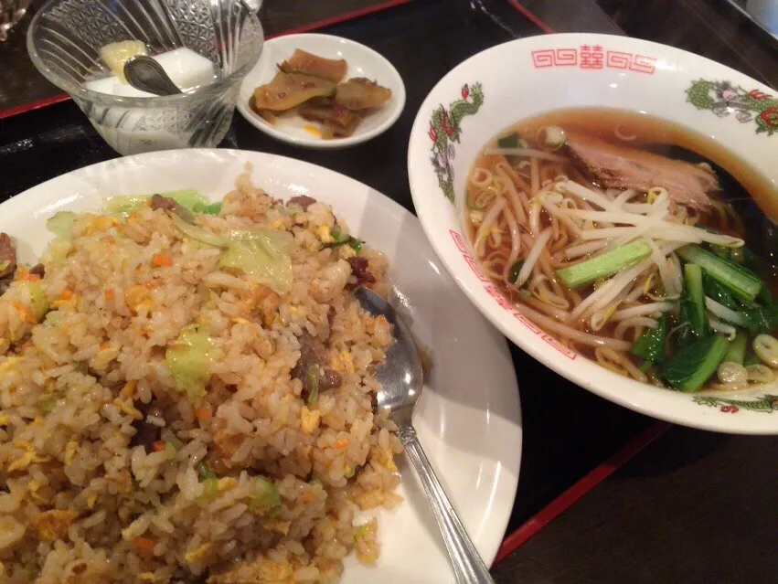 【日替定食】牛肉チャーハンと小ラーメンを頂きました。|momongatomoさん