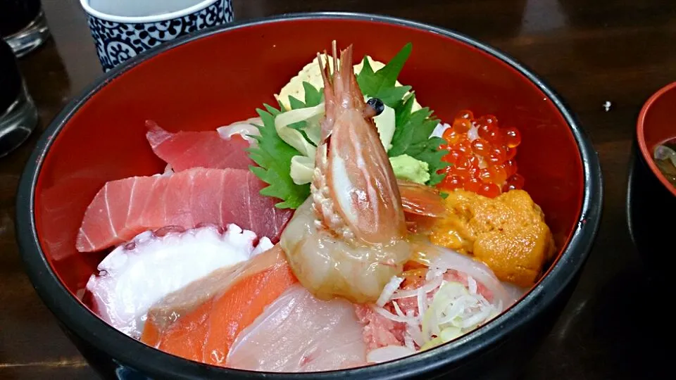 築地場外市場で食べた海鮮丼

メニューの写真とあまり相違なかった件。
よかった(笑)|akemi🐝さん