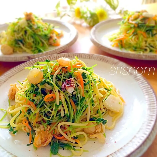 Snapdishの料理写真:豆苗の海鮮塩焼きそば〜青空レストラン〜|なおさん