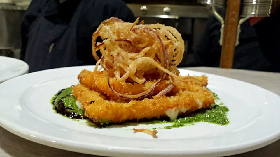 This was an appetizer featuring  panco encrusted  mozzerella, fresh pesto with crispy onion strings for PHD in Visalia,ca.|frank reilandさん