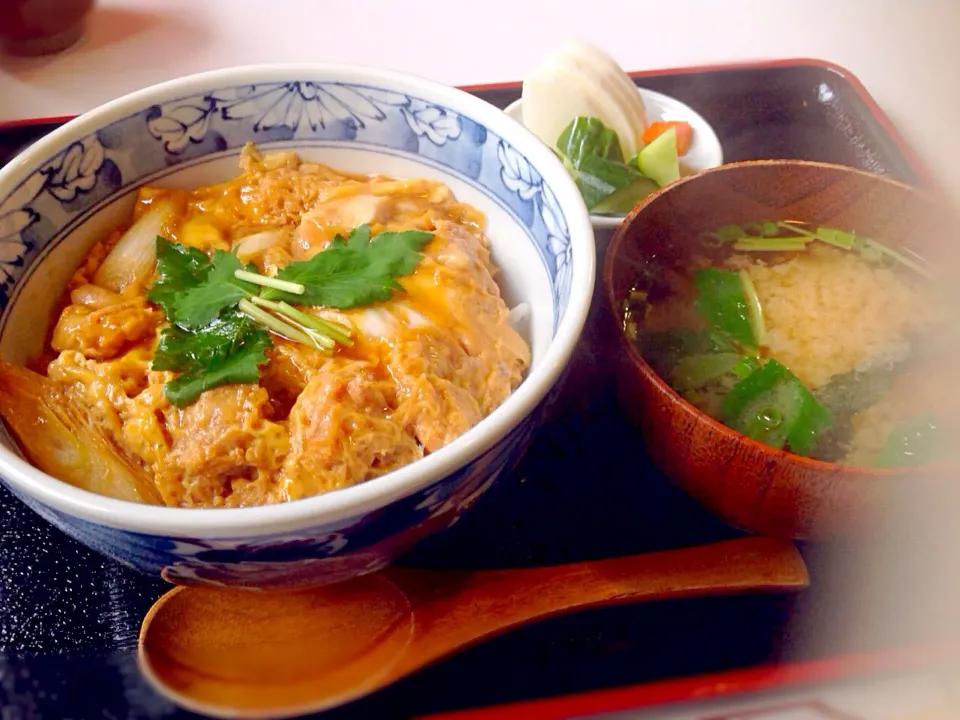 鶏料理屋さんの親子丼😋|アライさんさん