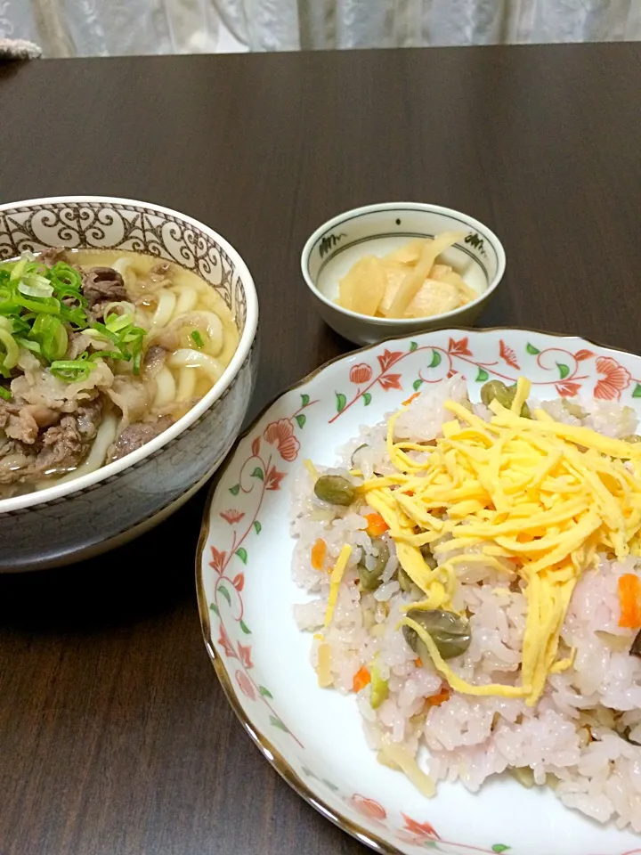 Snapdishの料理写真:黒豆ご飯のばら寿司、肉うどん、お手製生姜の甘酢|Yukoさん