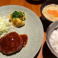 Snapdishの料理写真:ハンバーグ 明太ポテトサラダ 味噌汁 セロリの浅漬け|Ayumi Taguchiさん