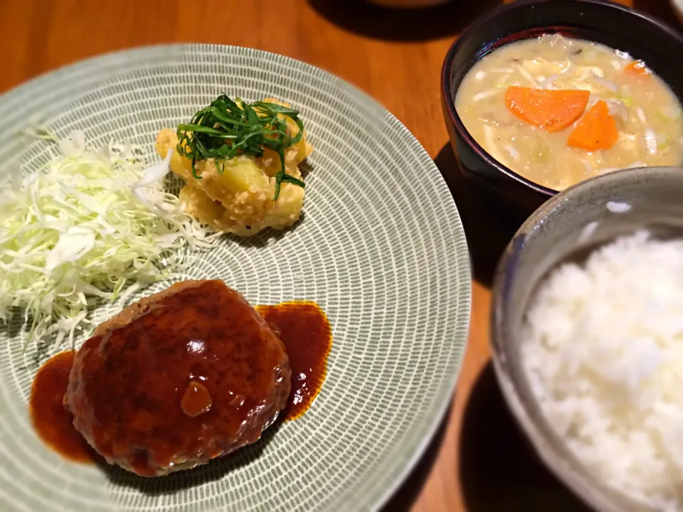 Snapdishの料理写真:ハンバーグ 明太ポテトサラダ 味噌汁 セロリの浅漬け|Ayumi Taguchiさん