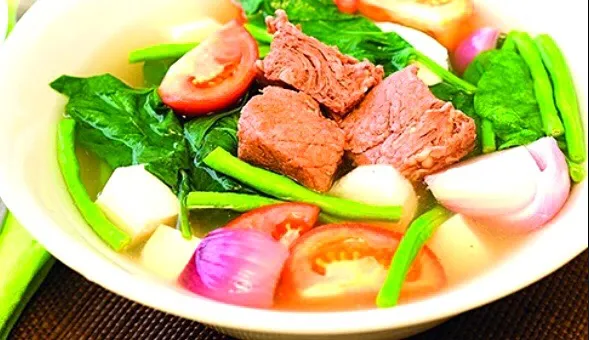 Snapdishの料理写真:Beef sinigang soup 🍲✨|Liezlさん