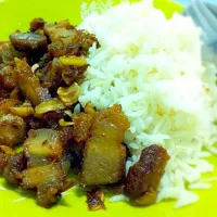 Snapdishの料理写真:Fried pork with garlic and pepper|Takiang Jongpongsaさん