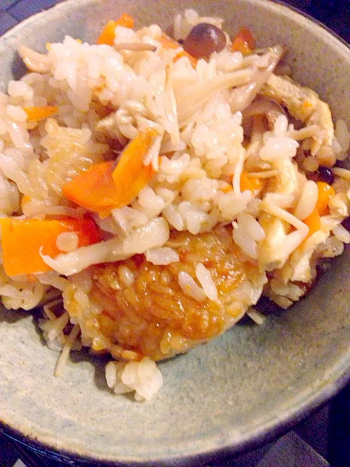 麺つゆで簡単✨キノコの炊き込みご飯🍄|まみりんごさん