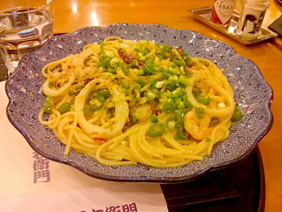 Snapdishの料理写真:noodles with squid  shrimp and mussels|Safwan Charengaiさん