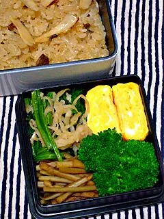 お弁当（松茸ご飯、ほうれん草と切り干し大根のお浸し、きんぴらごぼう、卵焼き、ブロッコリー）|すーさん