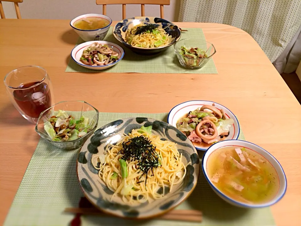 キャベツのたらこスパ、キャベツとなめこの温野菜、キャベツとイカのガーリックバターソテー、キャベツとベーコンのスープ|ひろみさん