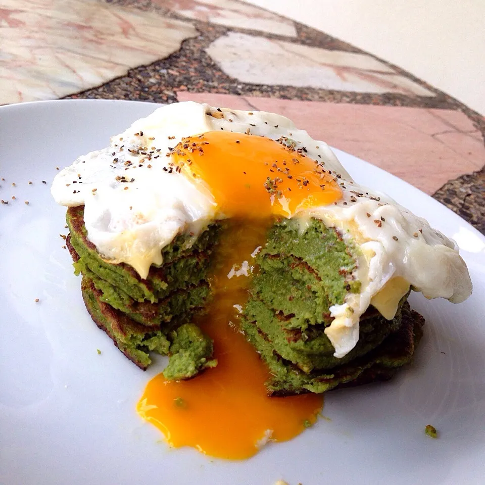 Spinach Pancake w/ fried egg|Gift Laohakanchanasiriさん