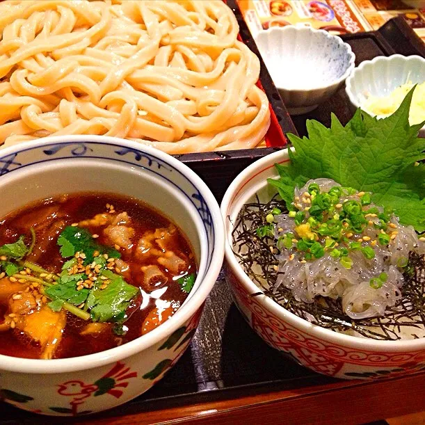 営業マンの晩ごはん 武蔵野風うどんと生しらす丼|ぽんたさん