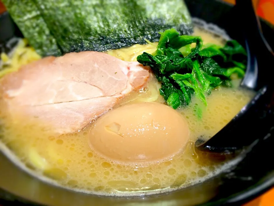 麺半分、薄め、固め、豚骨醤油ラーメン@豚骨番長(秋葉原)|かっちっさん