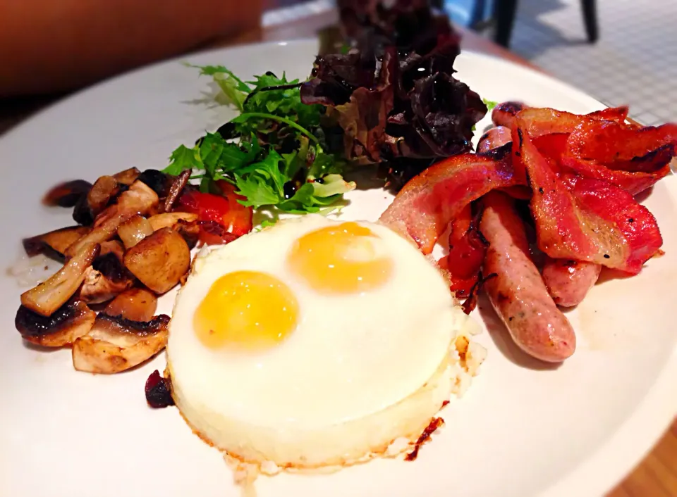 Snapdishの料理写真:Big breakfast@Artisan Boulangerie Co|coxiella24さん