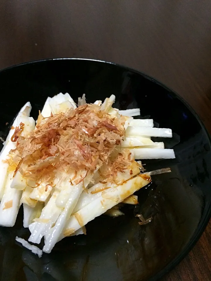 長芋短冊  味付けはごま油とお醤油少々  かつお節かけて|Yukoさん