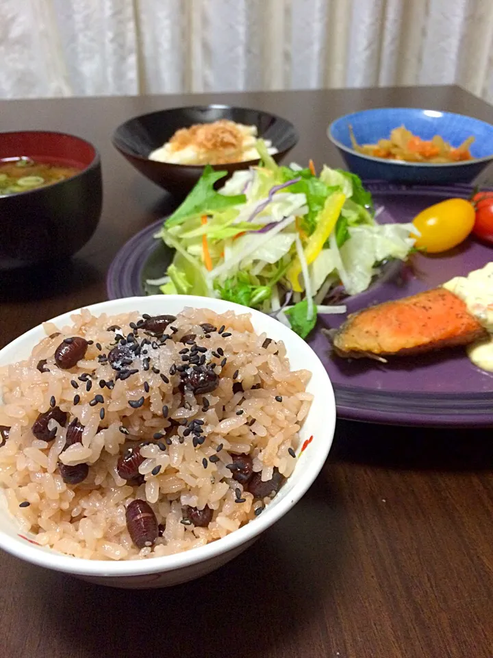 お赤飯 、鮭のムニエル、きんぴら、長芋の短冊、茄子のお味噌汁|Yukoさん