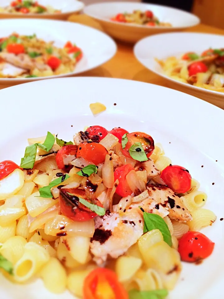 Balsamic chicken with tomato and basil|Chiho Yamamotoさん