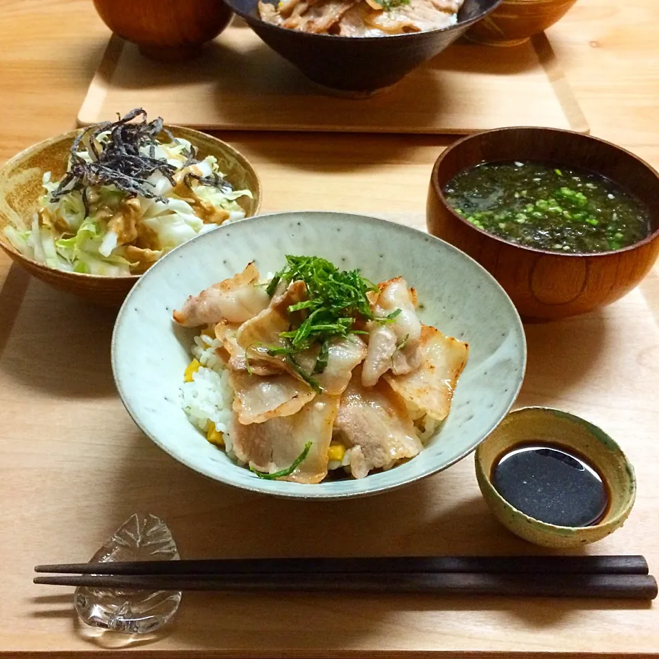 豚丼、白菜サラダ、あおさの味噌汁|maruruさん