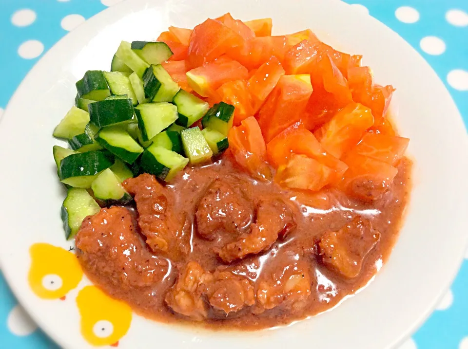 Fried pork & shrimp paste stir fry with sliced cucumber & tomato✨|Liezlさん