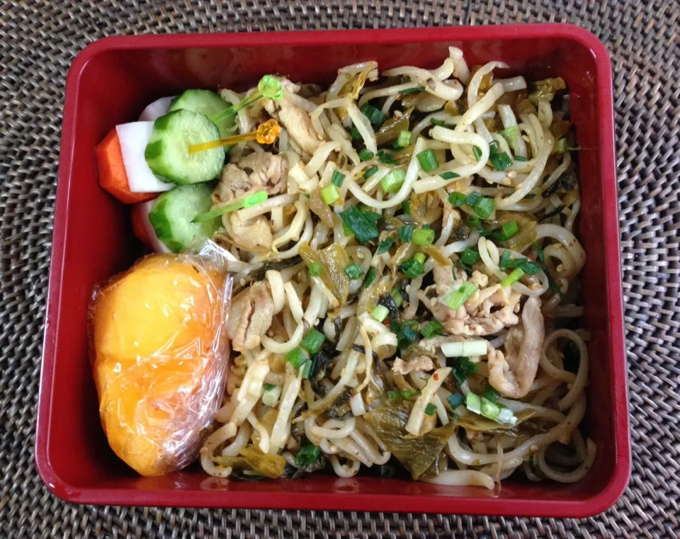 Snapdishの料理写真:高菜の焼きうどん弁当|*なおみん*さん